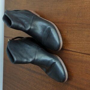 Ugg 7 1/2 black leather boots